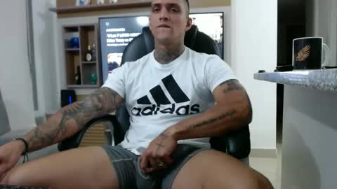 Snapshot of exotic_dude chatting on 03-05-25, 06:01 camilo online show from 03-05-25, 06:01