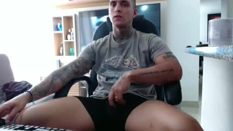 Snapshot of exotic_dude chatting on 03-12-25, 05:38 camilo online show from 03-12-25, 05:38