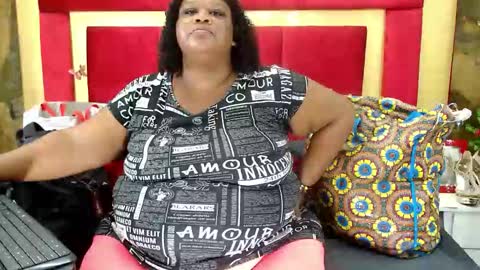 Snapshot of exoticbigmandx chatting on 11-27-25, 08:55 Mandy online show from 11-27-25, 08:55