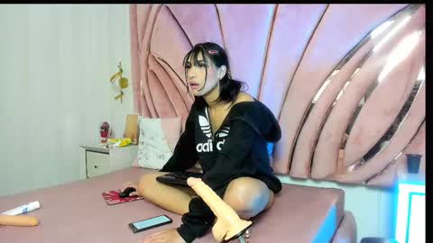 Velvet  online show from 02-25-26, 02:05