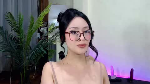 Snapshot of expensive_candyx chatting on 02-09-25, 01:03 Candy online show from 02-09-25, 01:03