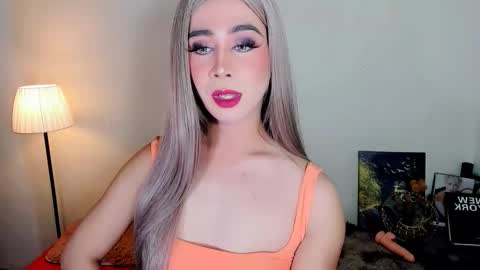 Snapshot of expensive_elise chatting on 02-20-26, 05:35 expensive_elise online show from 02-20-26, 05:35