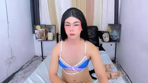 Snapshot of expensive_elise chatting on 06-29-26, 10:37 expensive_elise online show from 06-29-26, 10:37