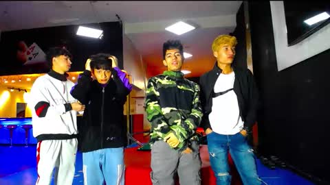 extrangers online show from 10-07-25, 12:13