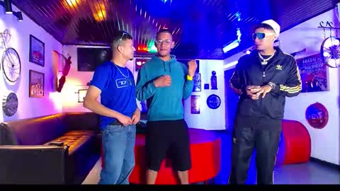 Snapshot of extrangers chatting on 01-17-26, 01:16 extrangers online show from 01-17-26, 01:16