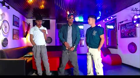 Snapshot of extrangers chatting on 02-05-26, 01:16 extrangers online show from 02-05-26, 01:16