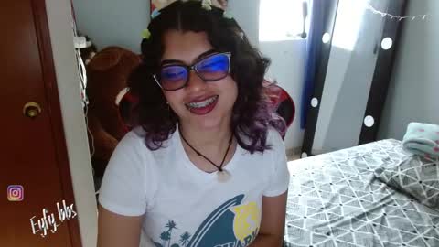 Snapshot of eyfy_bbs chatting on 12-29-24, 08:58 Nadia online show from 12-29-24, 08:58