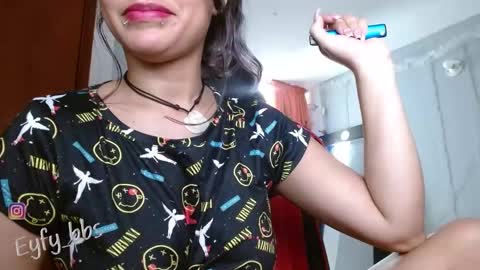 Snapshot of eyfy_bbs chatting on 02-11-25, 09:25 Nadia online show from 02-11-25, 09:25