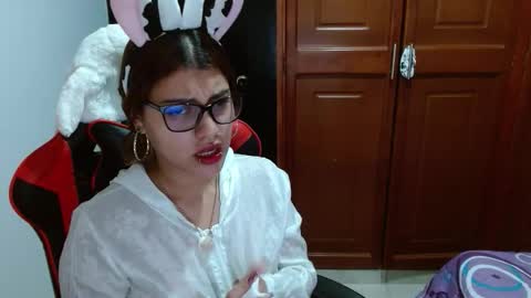 Snapshot of eyfy_bbs chatting on 10-30-25, 10:10 Nadia online show from 10-30-25, 10:10