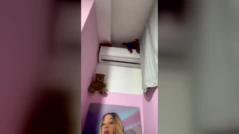 Snapshot of eyleen421514 chatting on 07-09-26, 04:27 eyleen421514 online show from 07-09-26, 04:27