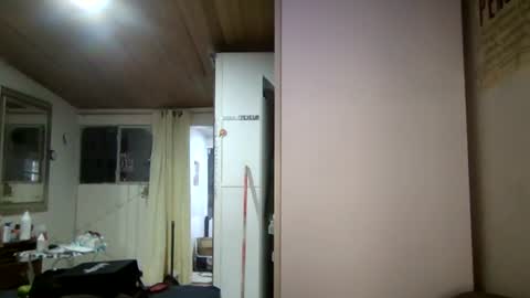 Snapshot of ezlngirl chatting on 07-01-26, 03:19 Aimee online show from 07-01-26, 03:19