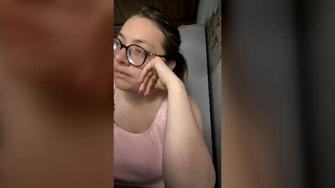 Snapshot of ezlngirl chatting on 07-14-26, 06:35 Aimee online show from 07-14-26, 06:35
