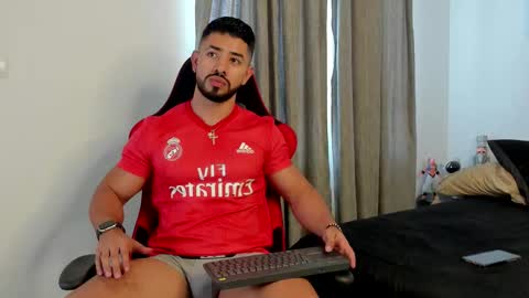 Ezzio Scolaro online show from 03-11-26, 09:32