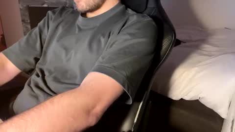 Snapshot of fabian_196 chatting on 01-06-25, 06:10 Call me bitch online show from 01-06-25, 06:10