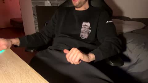 Snapshot of fabian_196 chatting on 01-20-25, 09:11 Call me bitch online show from 01-20-25, 09:11