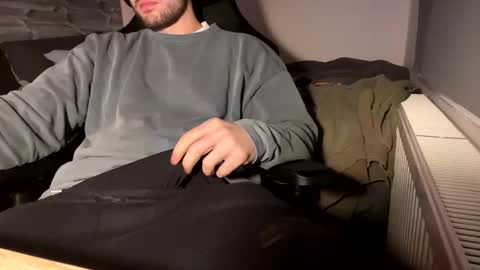 Snapshot of fabian_196 chatting on 01-25-25, 05:08 Call me bitch online show from 01-25-25, 05:08