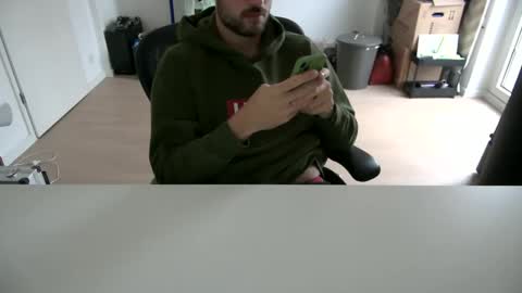 Snapshot of fabian_196 chatting on 10-29-25, 03:03 Call me bitch online show from 10-29-25, 03:03