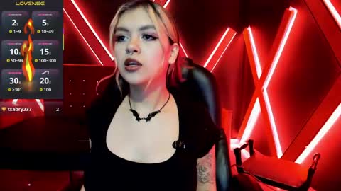 Snapshot of fabzy_fab chatting on 04-20-26, 11:57 fabzy online show from 04-20-26, 11:57