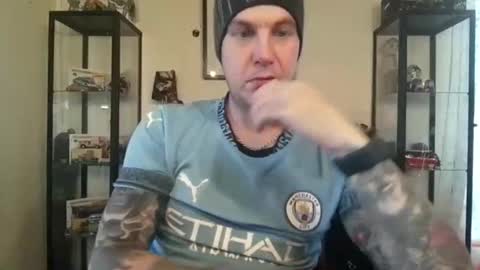 Snapshot of fack69ogsazzy69 chatting on 11-10-25, 10:25 Dennis online show from 11-10-25, 10:25