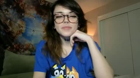 Snapshot of faerienugs chatting on 02-05-25, 01:37 Faerie 3 online show from 02-05-25, 01:37