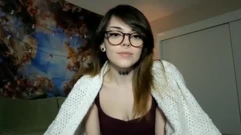 Snapshot of faerienugs chatting on 02-06-25, 04:21 Faerie 3 online show from 02-06-25, 04:21