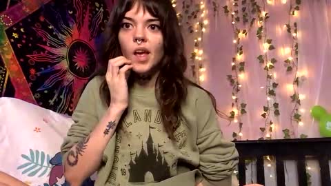 Snapshot of faerienugs chatting on 09-24-25, 11:41 Faerie 3 online show from 09-24-25, 11:41