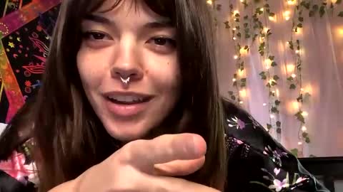 Snapshot of faerienugs chatting on 09-29-25, 06:24 Faerie 3 online show from 09-29-25, 06:24