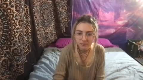 Snapshot of faexoxoxo chatting on 12-24-24, 09:06 Fae online show from 12-24-24, 09:06