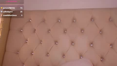 Snapshot of fairyflexxx chatting on 12-14-24, 04:42 Fairy online show from 12-14-24, 04:42