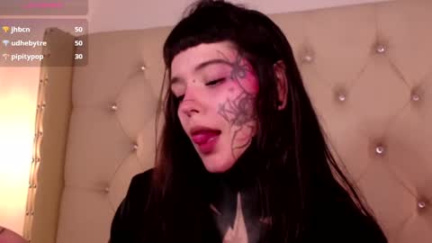 Snapshot of fairyflexxx chatting on 12-22-24, 04:06 Fairy online show from 12-22-24, 04:06