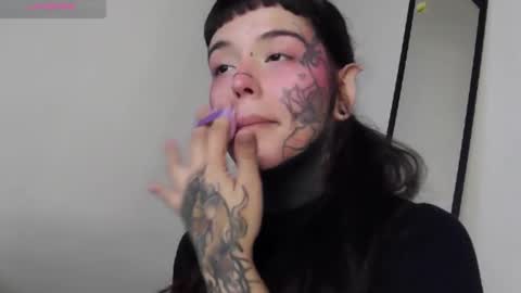 Snapshot of fairyflexxx chatting on 01-08-25, 11:43 Fairy online show from 01-08-25, 11:43