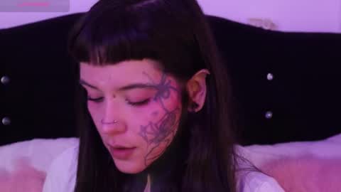 Snapshot of fairyflexxx chatting on 01-28-25, 08:36 Fairy online show from 01-28-25, 08:36