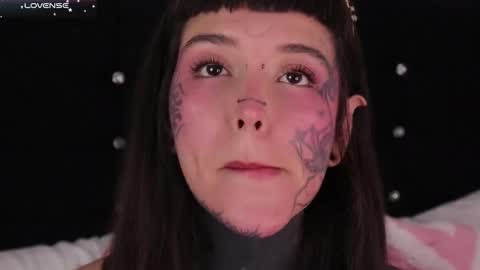 Snapshot of fairyflexxx chatting on 02-08-25, 01:43 Fairy online show from 02-08-25, 01:43