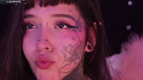 Snapshot of fairyflexxx chatting on 02-21-25, 06:04 Fairy online show from 02-21-25, 06:04