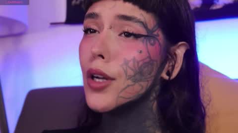 Snapshot of fairyflexxx chatting on 10-10-25, 01:26 Fairy online show from 10-10-25, 01:26