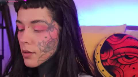 Snapshot of fairyflexxx chatting on 12-18-25, 03:40 Fairy online show from 12-18-25, 03:40