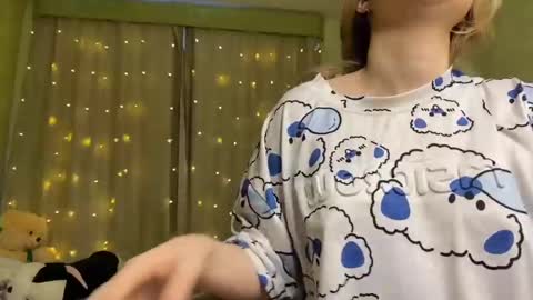 Snapshot of fairyilona chatting on 12-25-24, 01:41 Ilona online show from 12-25-24, 01:41