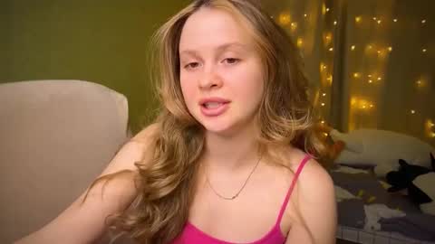 Snapshot of fairyilona chatting on 02-18-25, 01:33 Ilona online show from 02-18-25, 01:33