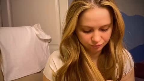 Snapshot of fairyilona chatting on 10-24-25, 10:44 Ilona online show from 10-24-25, 10:44