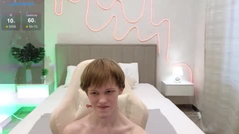 Snapshot of fakeangel87 chatting on 11-09-25, 08:56 Fakeangel online show from 11-09-25, 08:56