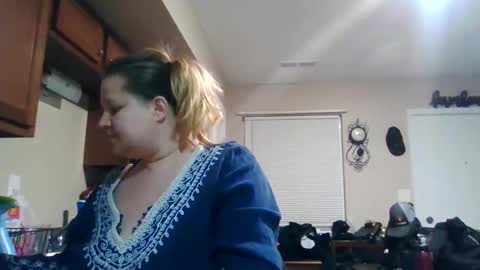 fall_flowers96 online show from 03-20-26, 03:55