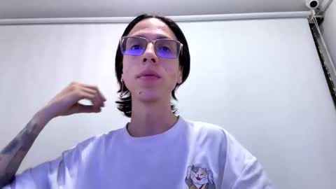 Micke online show from 12-05-25, 01:03