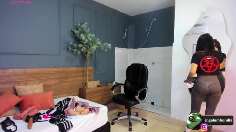 Snapshot of fallen_angel999777 chatting on 11-20-25, 11:54 Megan 630 1330 -5 online show from 11-20-25, 11:54