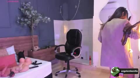 Megan    630  1330 -5 online show from 12-04-25, 12:03