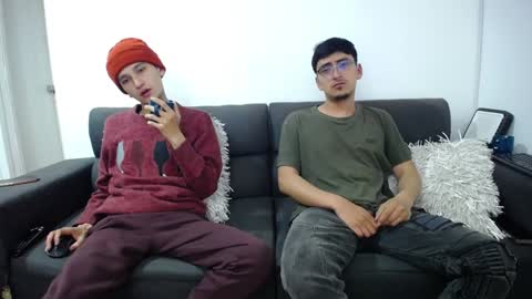 Snapshot of fallgays chatting on 12-23-24, 01:40 FallGays online show from 12-23-24, 01:40