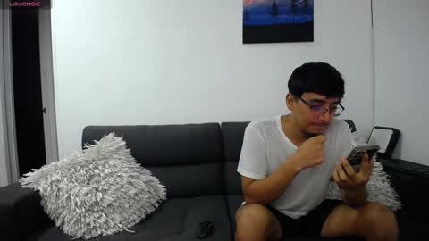 Snapshot of fallgays chatting on 03-06-25, 01:37 FallGays online show from 03-06-25, 01:37