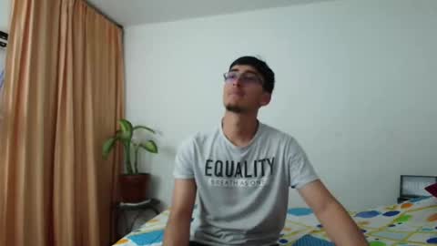 Snapshot of fallgays chatting on 11-26-25, 01:06 FallGays online show from 11-26-25, 01:06