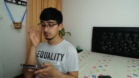 Snapshot of fallgays chatting on 12-18-25, 11:33 FallGays online show from 12-18-25, 11:33