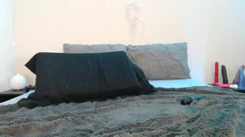 Snapshot of fallonxgray chatting on 12-05-24, 12:52 Fallon Gray online show from 12-05-24, 12:52