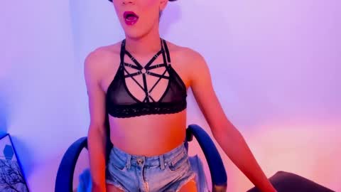 Snapshot of fanasy_andreadollx chatting on 02-15-25, 07:06 Andrea online show from 02-15-25, 07:06